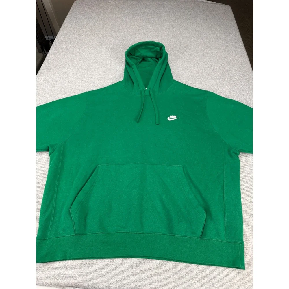 Nike sportswear club